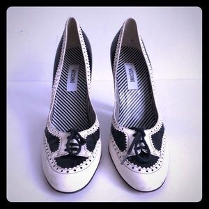Moschino black and white oxford style pump